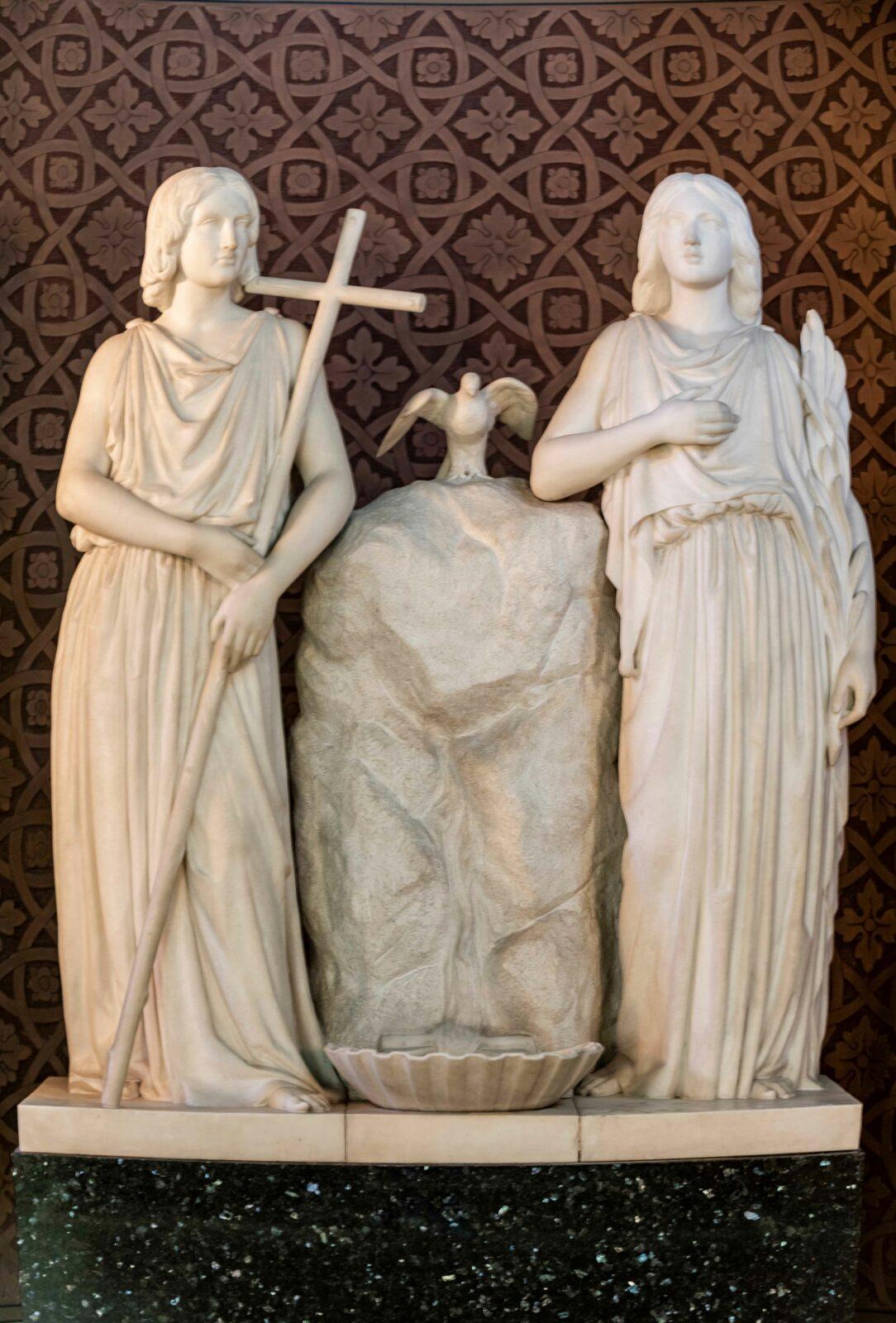 Døbefont fuld figur Døbefont fuld figur